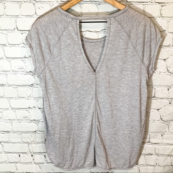 Large Calvin Klein Performance Tee - Picture 2 of 4